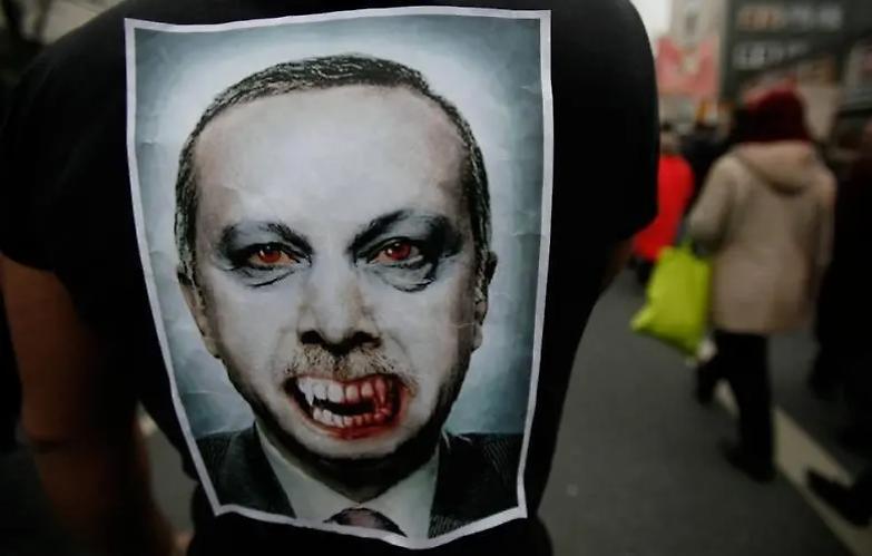 La scure di Erdogan contro gli avvocati: alla sbarra i difensori dei diritti curdi