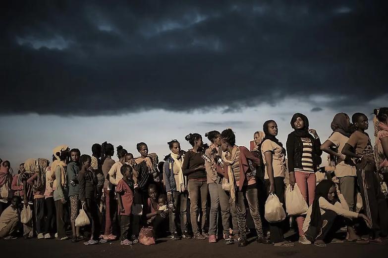 Migranti, la guerra di Frontex alle ong