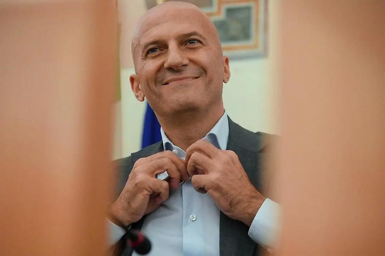 Quel giorno che Minzo si nascose nel cesso delle donne...