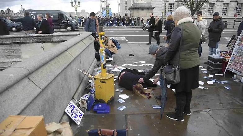 Londra, attacco al Parlamento: ucciso l'assalitore. Almeno 4 morti