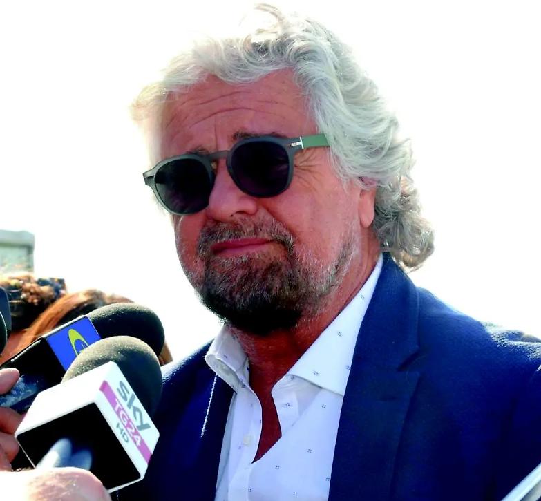 Grillo contro i migranti: &laquo;Costano 4,6 miliardi&raquo;