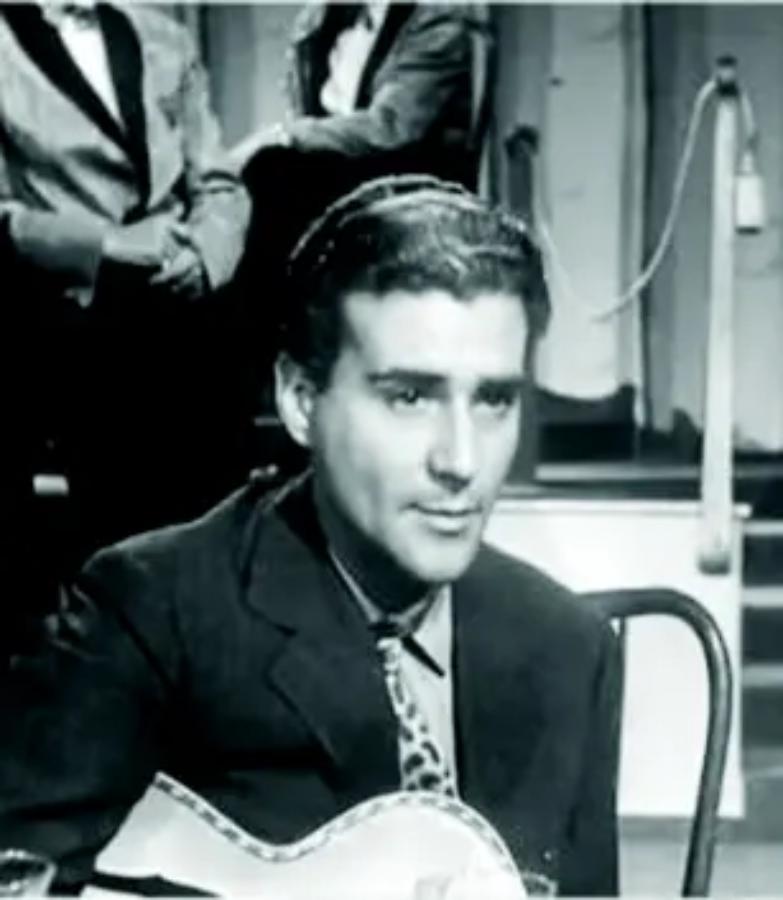 Teddy Reno si racconta &laquo;Io, Tot&ograve; e la malafemmena&raquo;