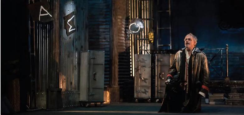 Cappuccio: &laquo;Il mio teatro per gli ultimi in un&rsquo;Italia che non funziona&raquo;