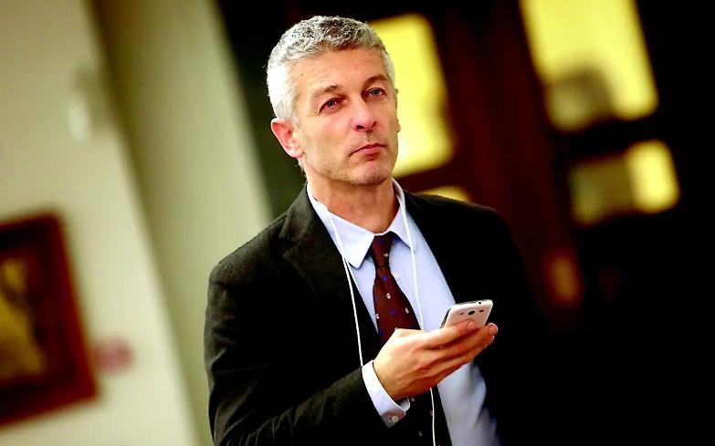 Morra; &laquo;Renzi &egrave; un politico, accetti che la sua vita venga scandagliata&raquo;