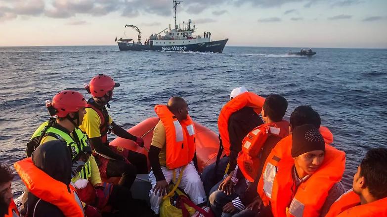 Migranti, le bugie di Frontex sulle Ong