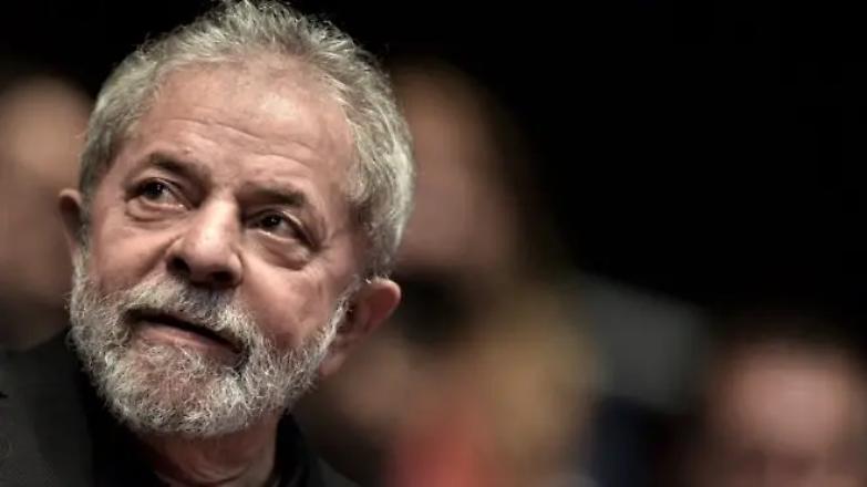 Lula sfida i giudici brasiliani e si ricandida alle presidenziali