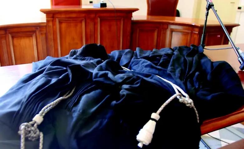 &laquo;Non rispondete al pm&raquo; E lui indaga gli avvocati