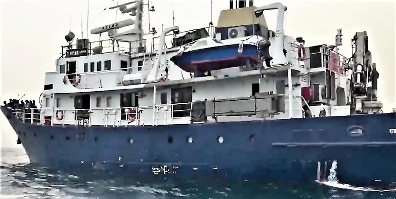 La nave anti-migranti fermata per traffico di migranti