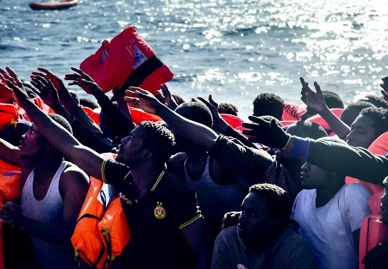 Padre Mussie Zerai: &laquo;Vi spiego perch&eacute; sono diminuiti gli sbarchi&raquo;