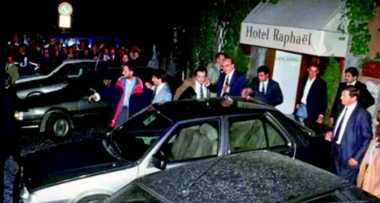 La politica non ha gli anticorpi: tocca alla societ&agrave;