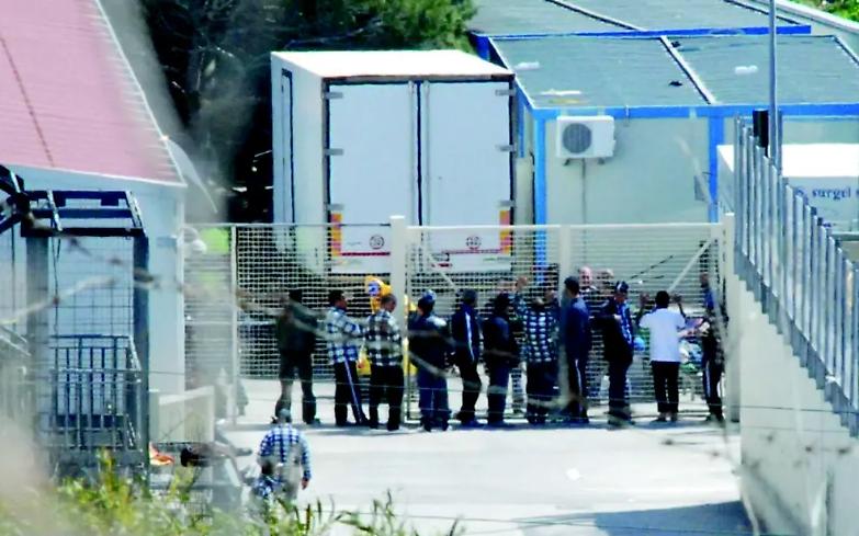 Rimpatriati senza rispettare la dignit&agrave; delle persone