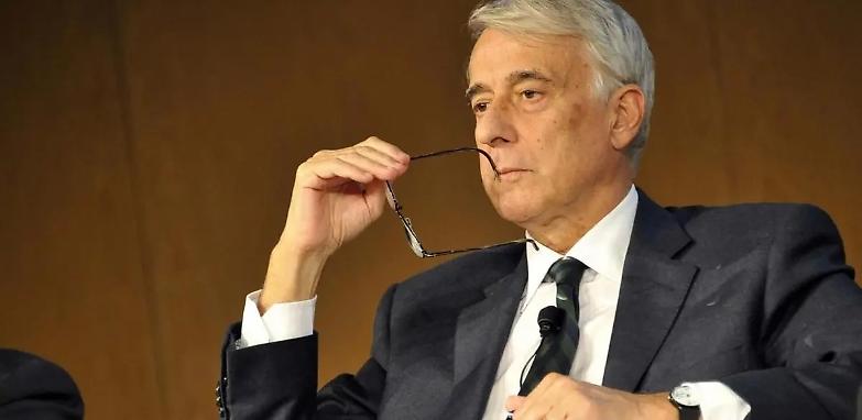 Pisapia licenzia D&rsquo;Alema: &laquo;Adesso fatti da parte&raquo;