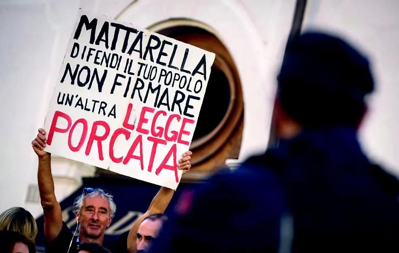 Grillo, D&rsquo;Alema e Napolitano, l&rsquo;asse contro Gentiloni