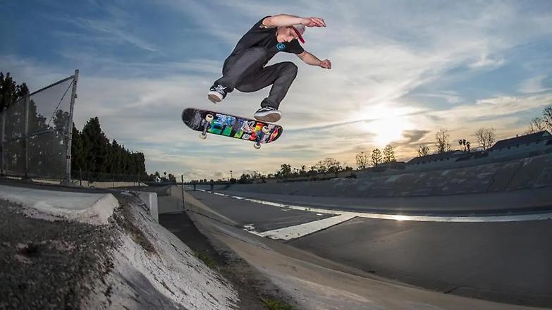 Ma a 50 anni serve davvero fare i giovani?