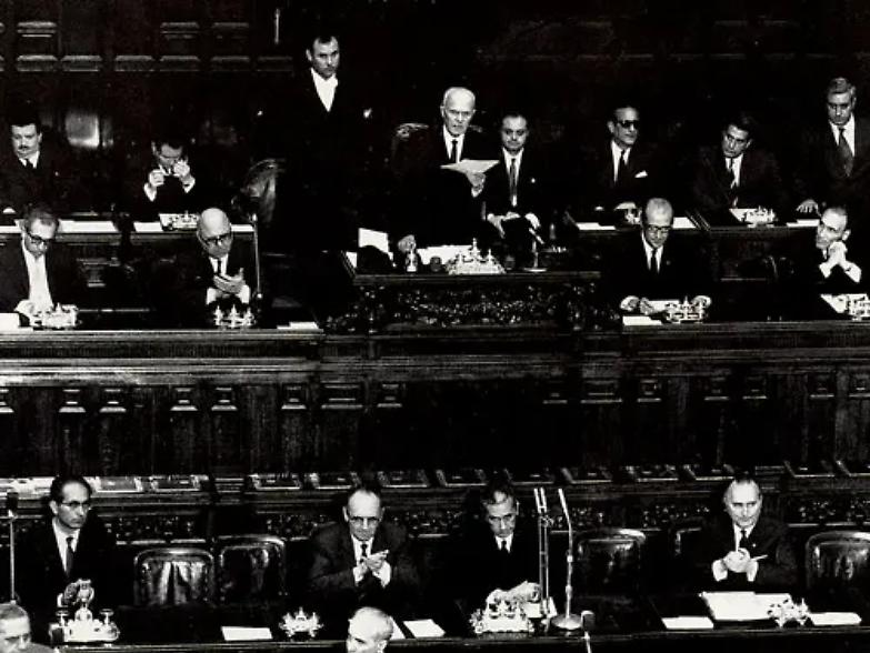 Saragat e Pertini lasciarono la presidenza, Fini invece no. E Grasso?