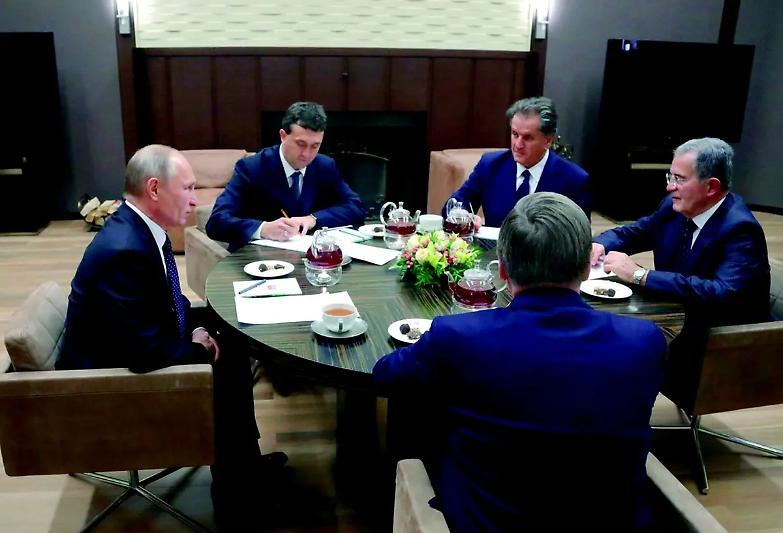 Putin, mattatore del Medio Oriente, mette tutti in riga