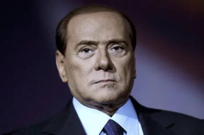 I consigli del Cavaliere: "Di Maio si trovi un lavoro e il Pd &egrave; al capolinea"