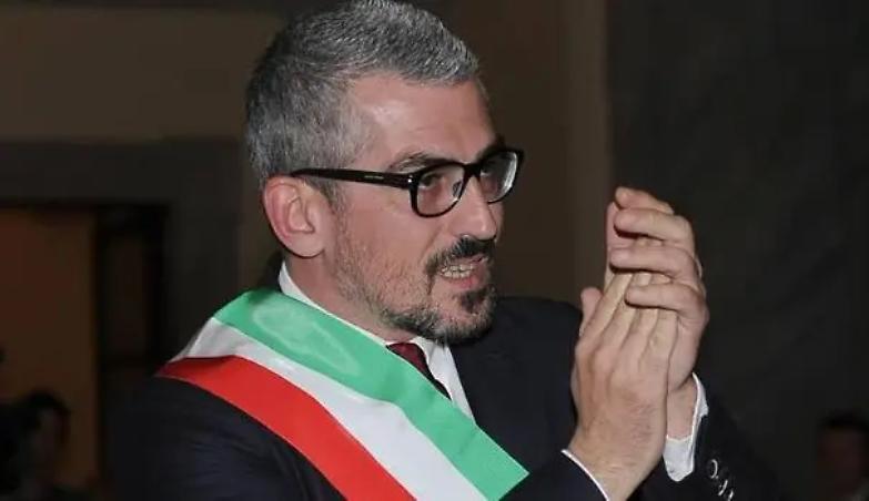 Crolla il &ldquo;sex gate&rdquo; in salsa mantovana: il sindaco &egrave; innocente