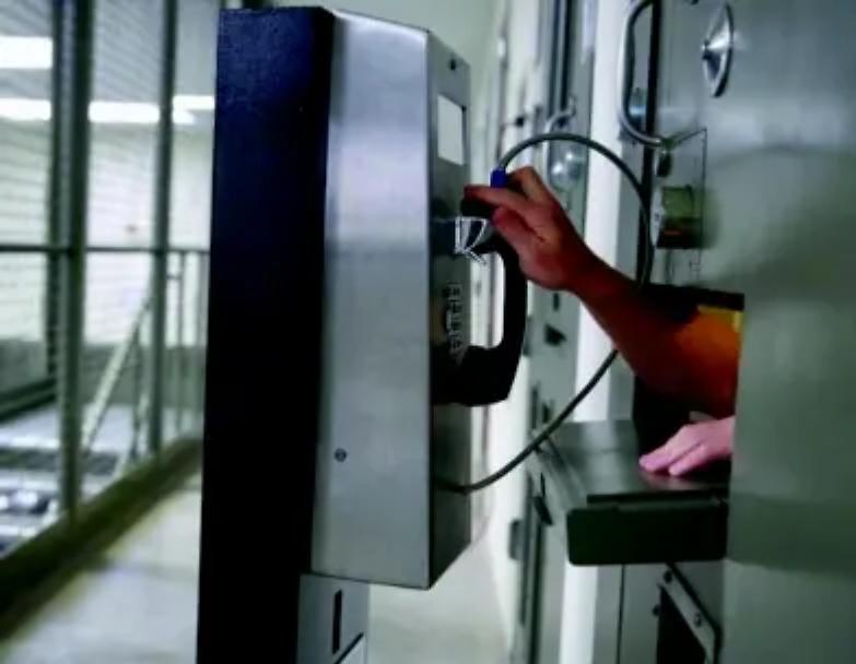 Telefono in tutte le celle La Francia &egrave; sempre avanti