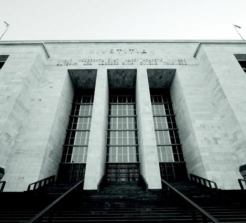 Milano, cancelleria chiusa: gli avvocati protestano e finisce in rissa