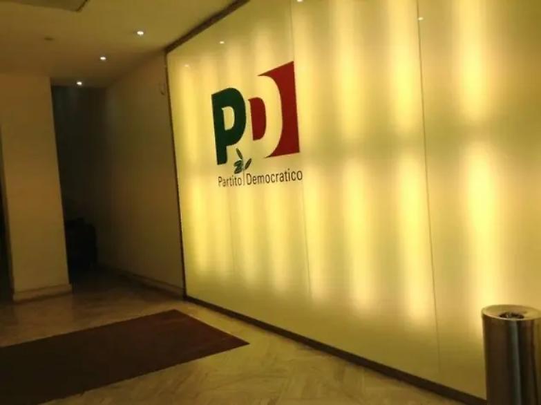 4,35 di notte: &egrave; pronta la lista del Pd. Orlando lascia la direzione. Renzi: "Esperienza devastante"