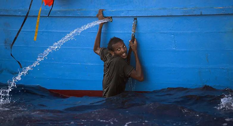 Perch&eacute; l'Europa criminalizza chi aiuta i migranti?