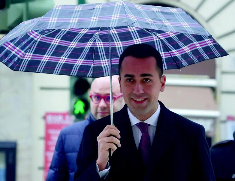 &Egrave; caccia al massone, il Movimento ne fa fuori altri due