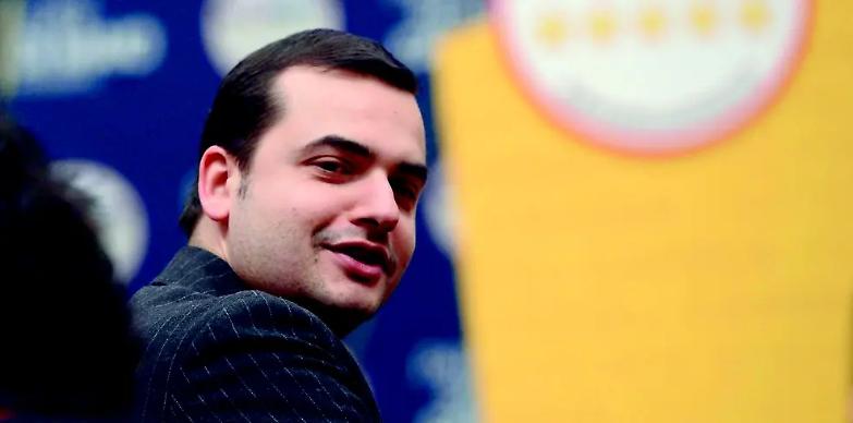 Sibilia: &laquo;Il 5 marzo dimezziamo gli stipendi ai politici...&raquo;