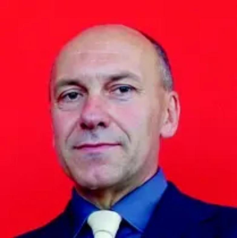 Intervista a Claudio Velardi: "Ora Renzi faccia pesare la sua assenza e poi si riprenda il Pd"