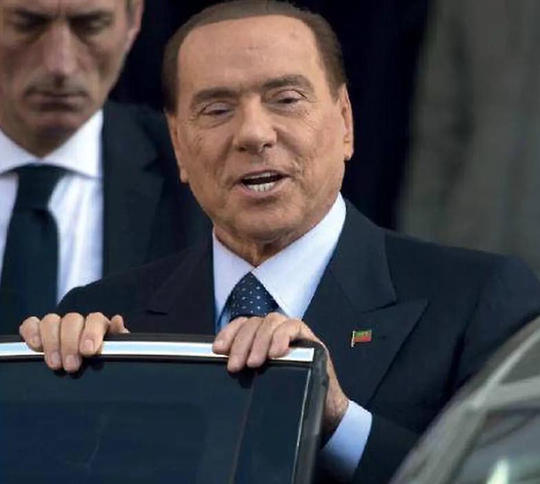 Salvini parla in &ldquo;playback&rdquo;: Berlusconi &egrave; ancora il Cavaliere...