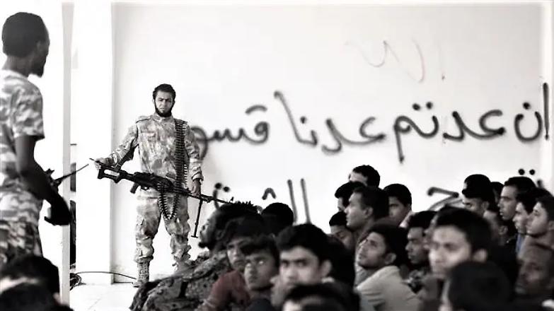 La Libia sequestra i migranti: cinque mesi senza acqua e cibo