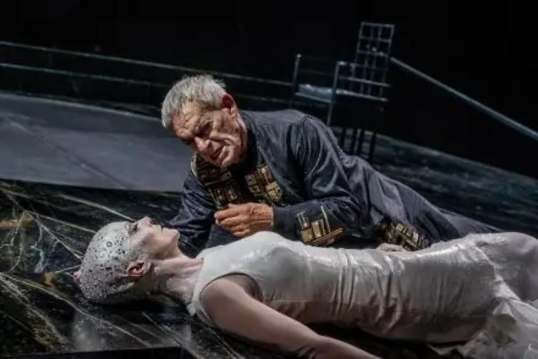 Salom&egrave; a Pompeii Theatrum Mundi