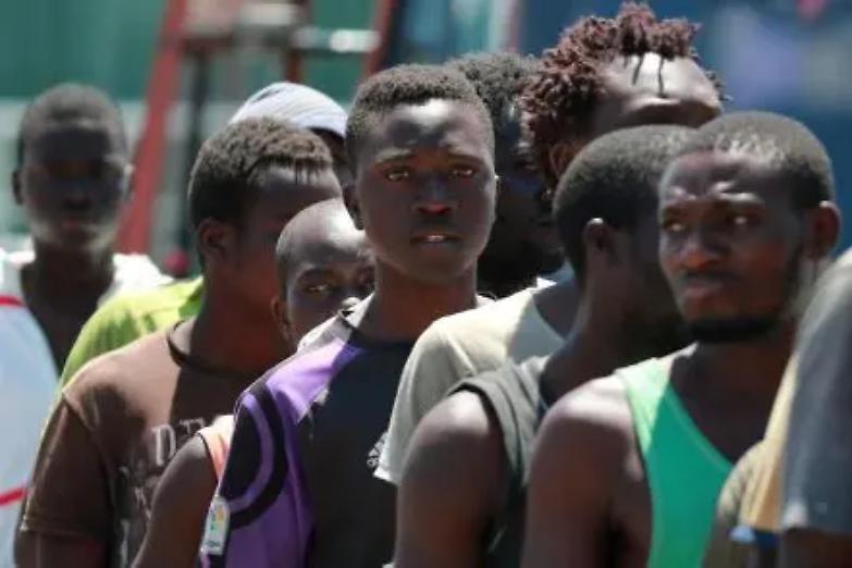 Truffe e maltrattamenti nei Centri migranti