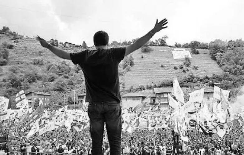 Salvini a Pontida: &laquo;I porti rimarranno chiusi ai migranti oggi, domani e per sempre!&raquo;