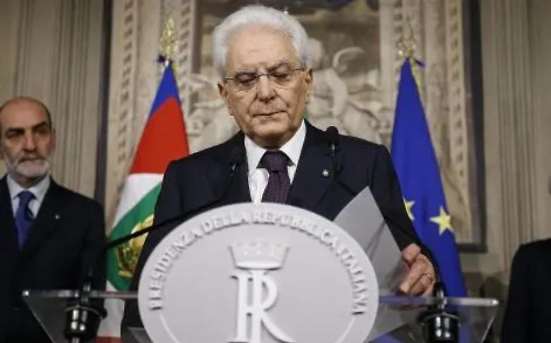 Mattarella come Moro con i socialisti: missione istituzionalizzare la Lega