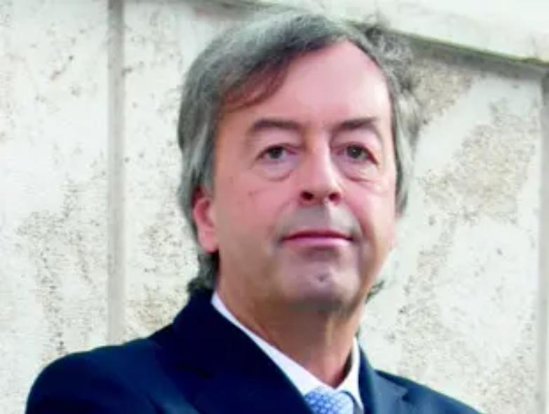 Burioni: &laquo;Multinazionali e no-vax &ldquo;alleati&rdquo; contro i vaccini&raquo;