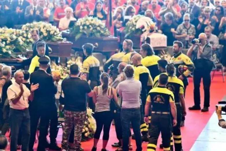 L'omelia di Bagnasco: "Giustizia e orgoglio. Genova non si arrende"