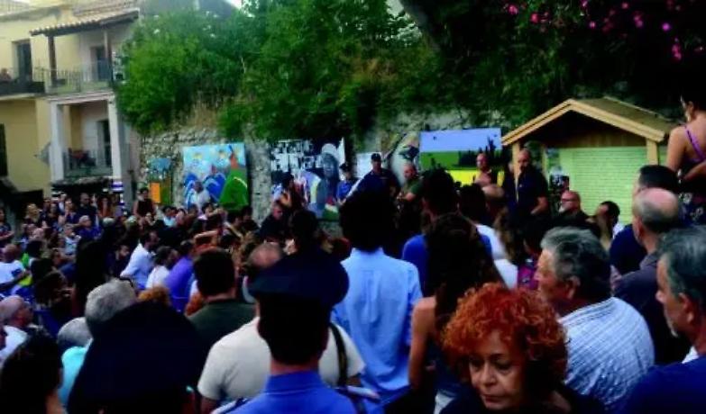 Saviano: &laquo;Salvini, vieni a Riace, qui c&rsquo;&egrave; il Sud che ci salver&agrave;&raquo;