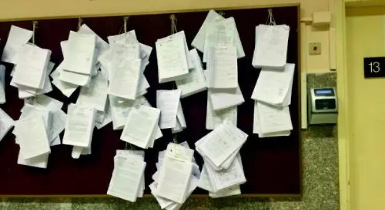 Tra file e faldoni, un giorno di ordinaria follia al tribunale civile di Roma