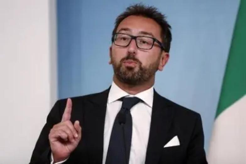 Bonafede: &laquo;Io dico s&igrave; all&rsquo;avvocato in Costituzione &raquo;