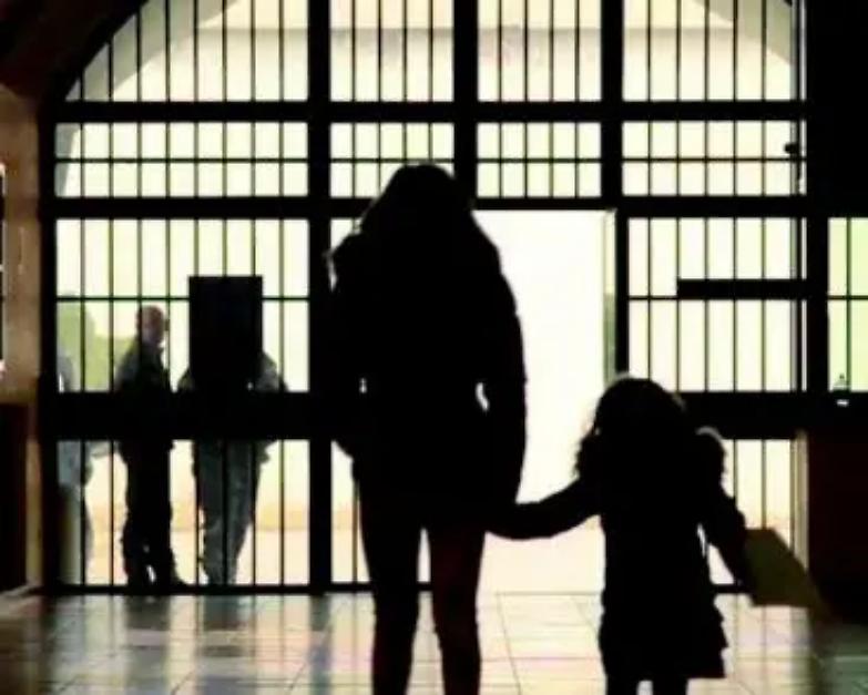 Madri in carcere, il nuovo testo non valorizza le misure alternative