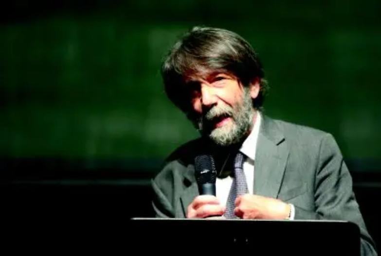 Cacciari: &laquo;L&rsquo;Ue non esiste pi&ugrave;. La bocciatura arriver&agrave; dai mercati e sar&agrave; il caos&raquo;