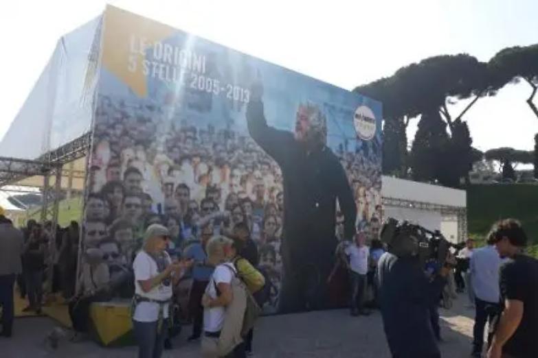 &laquo;A gennaio un manifesto politico per l'Europa&raquo;. Di Maio punta a Bruxelles con la benedizione di Grillo