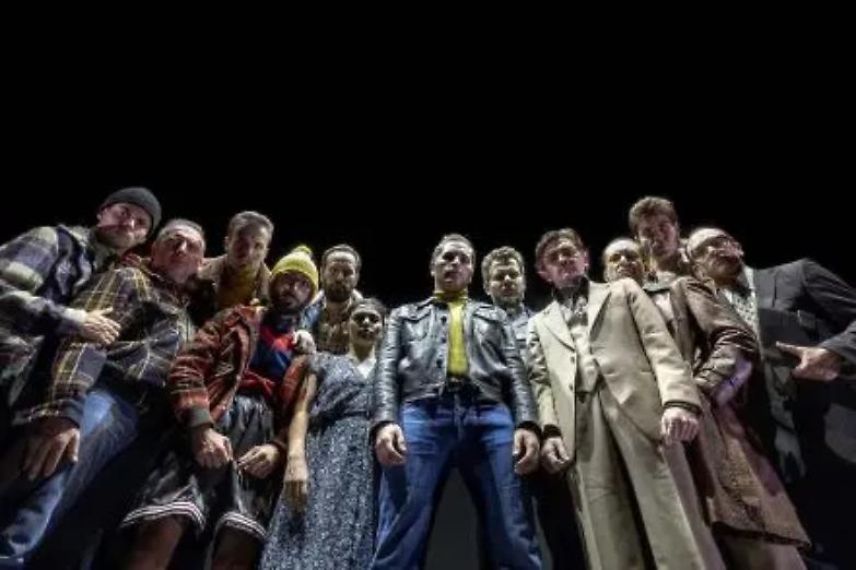 Al Bellini di Napoli "Fronte del Porto" targato Alessandro Gassmann