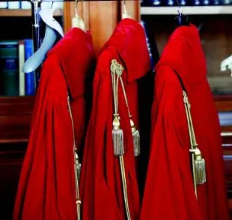 Solo posti in piedi: in Cassazione l'organico &egrave; al completo