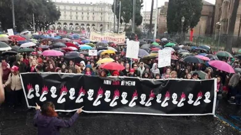 Femminicidi. Mattarella: in Italia ancora troppa violenza sulle donne