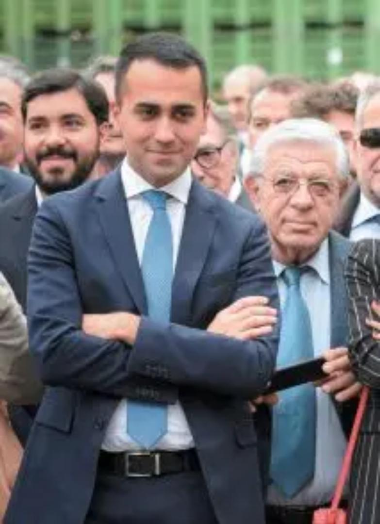 Fioccano denunce: &laquo;Dai Di Maio si lavorava in nero&raquo;