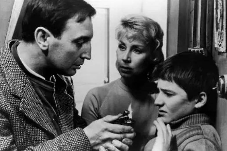 Genitori francesi dallo schiaffo facile: una legge dice stop