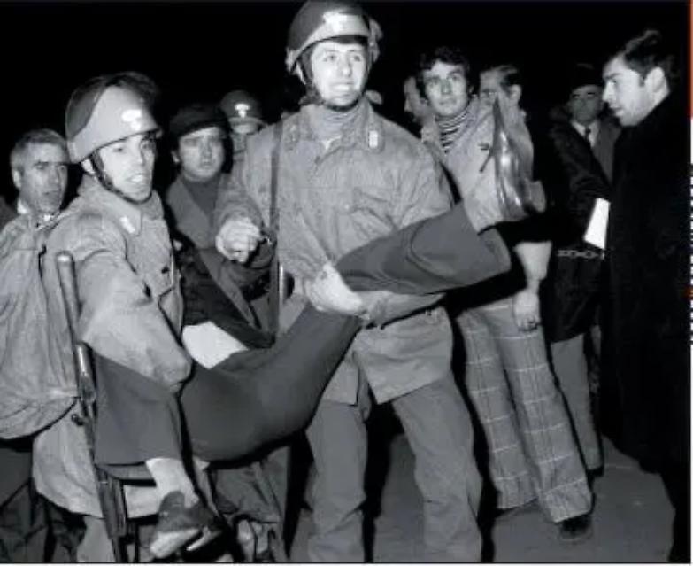 Alla Scala volano le uova. Addio '68 inizia la rivolta...