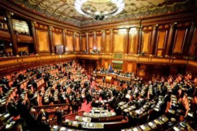 La manovra passa al Senato. Ma &egrave; caos